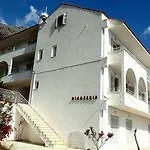 Filoxenia & Aparthotel Poros (Kefalonia)