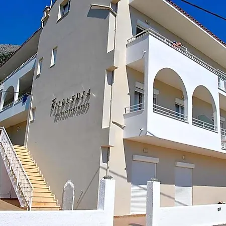 Ξενοδοχείο με διαμερίσματα Filoxenia &