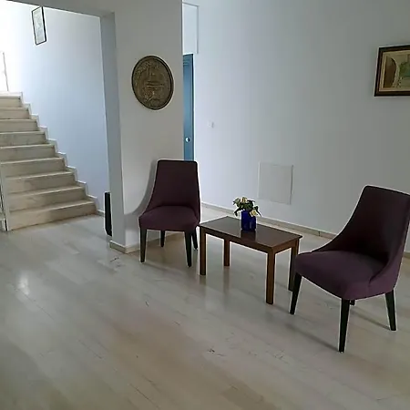 Ξενοδοχείο με διαμερίσματα Filoxenia & 2*