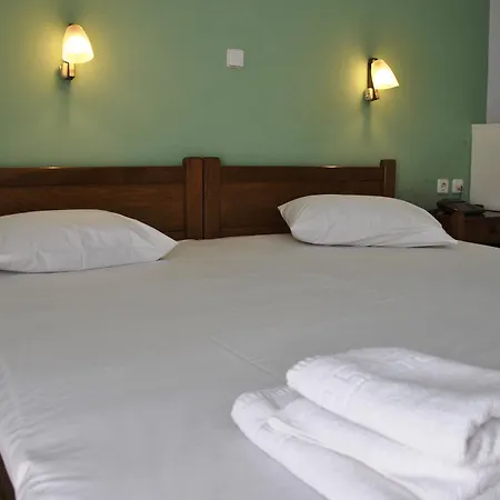 Filoxenia & מלון דירות 2*