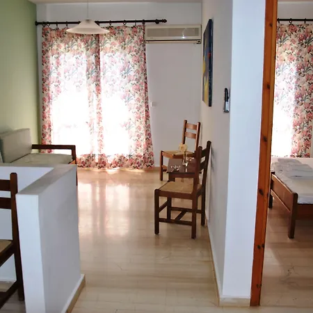 Filoxenia & מלון דירות 2*