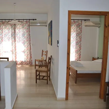 מלון דירות Filoxenia & 2*