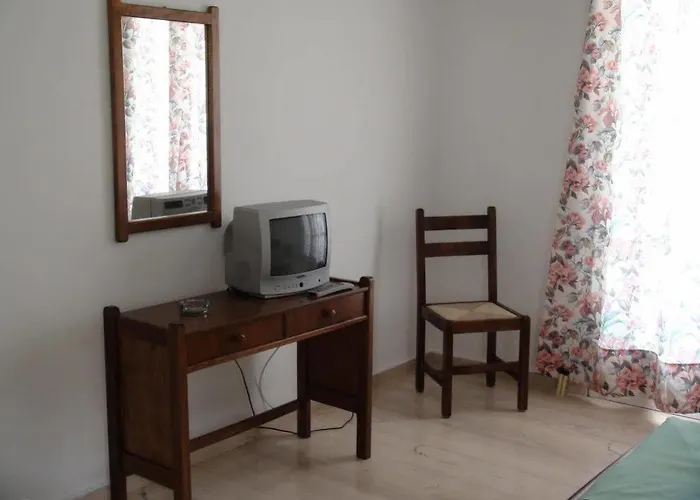 Filoxenia & Aparthotel Poros (Kefalonia)